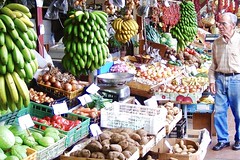 Früchte der Insel auf dem Markt in Funchal auf Madeira. Foto: Günther Härter.