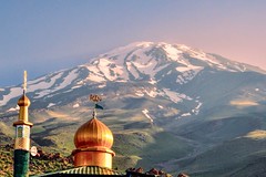 Iran. Damavand, 5671 m, von der Moschee Gosfandsara.