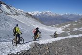 Nepal, Bike Rund um Annapurna. Abfahrt vom Thorong La nach Muktinath. Foto: Archiv Härter.