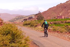 Bikerunde um den Jebel Toubkal, 4167 m, im Hohen Atlas 
Anschließende Besteigung des höchsten Berges Nordafrikas mit Ski/zu Fuß
Königstadt Marrakech - Suqs und Djamaa el Fna