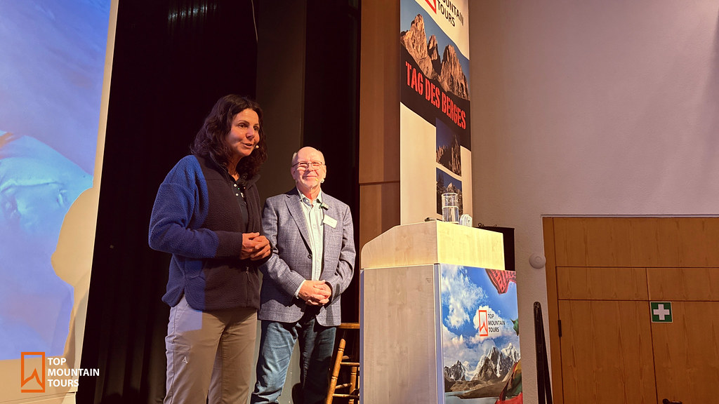 Gerlinde Kaltenbrunner und Moderator Ernst Vogt auf der Bühne