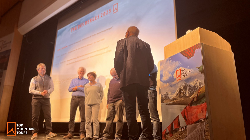 Gespräch und Podiumsdiskussion auf der Bühne