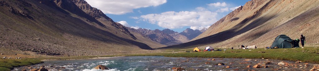 Trekking in Tajikistan, idyllischer Lagerplatz im Bulunkul Valley. Foto: Bruno Baumann.