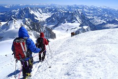 Montblanc, 4810 m, Besteigung mit Bergführer. Abstieg vom Gipfel. Foto: Günther Härter.