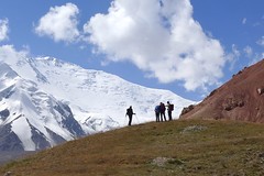 Trekking im Pamir mit Pik Lenin, 7134 m. Foto: Günther Härter.