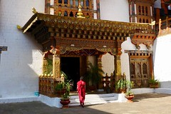 Kultur- und Wanderreise in Bhutan: Im Punakha Dzong (Klosterburg). Foto: Günther Härter.