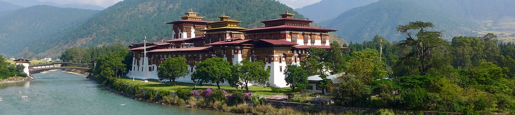 Kultur- und Wanderreise in Bhutan: Der Punakha Dzong in Punakha. Foto: Günther Härter.
