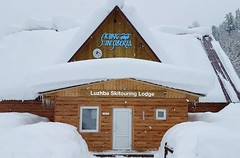 Unsere Skitouren-Lodge in Luzhba, südliches Sibirien, Russland, nahe der Grenze zur Mongolei.