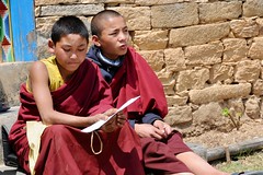 Nepal, Lodge-Trekking, Everest-Basislager. Bhuddistische Mönchsschüler im Khumbugebiet. Foto: Sigrid Beisegl Archiv Härter.