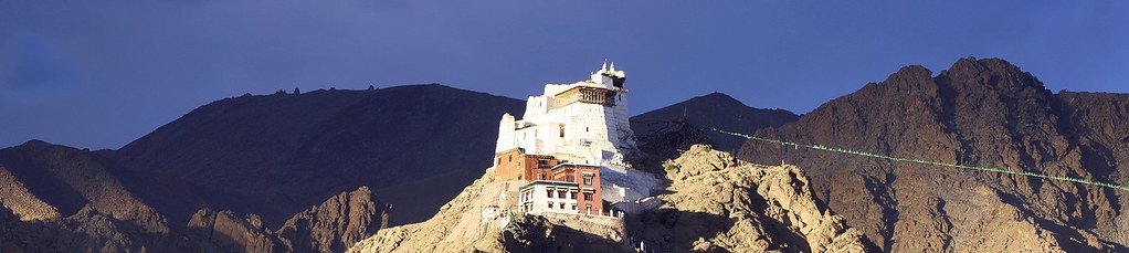 Indien, Ladakh, Buddhistische Klosterburgen prägen das Hochland von Ladakh. Foto: Bruno Baumann.