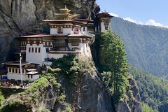 Kultur- und Wanderreise in Bhutan: Das Tigernestkloster Taksang bei Paro. Foto: Günther Härter.