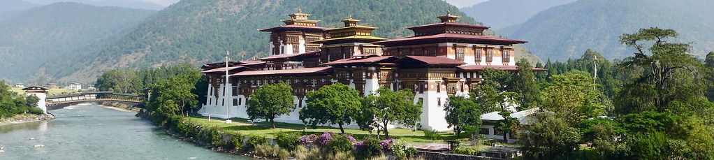 Kultur- und Wanderreise in Bhutan: Der Punakha Dzong in Punakha. Foto: Günther Härter.