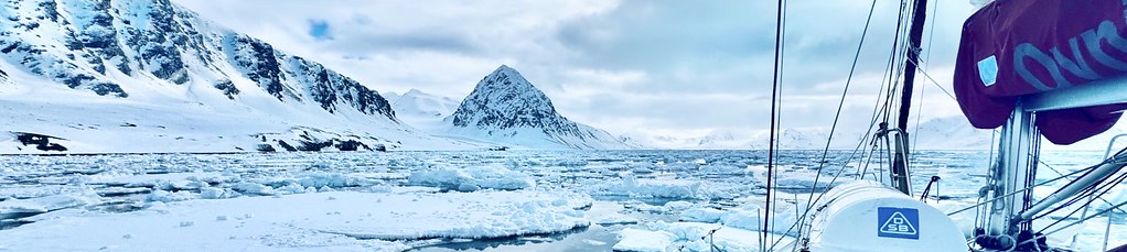 Skitouren auf Spitzbergen, nördlich des Polarkreises.