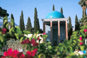 Große Kulturstätten Persiens": Shiraz (Bild Mausoleum des persischen Dichter Saadi), Persepolis und Isfahan. Foto: Sigi Hupfauer.