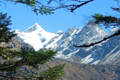 Anmarsch durch das Hinkutal zum Mera Peak, 6461 m, im Khumbu-/Everest-Gebiet. Foto: Archiv Härter.