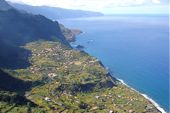 Bergwandern auf Madeira. Imposante Küstenlandschaft im Norden der Insel. Foto: Günther Härter.