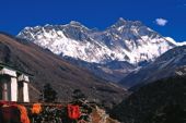 Trekkingtour Nepal ins Khumbu-Gebiet. Mount Everest, 8848 m, und Lhotse, 8501 m, vom Sherpa-Kloster Tengpoche. Foto: Günther Härter.
