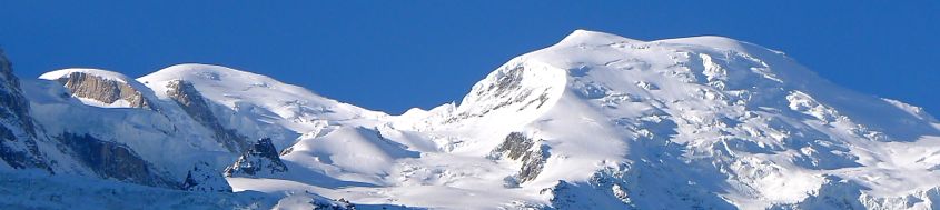 Montblanc, 4810 m, aus dem Tal von Chamonix. Foto: Günther Härter.