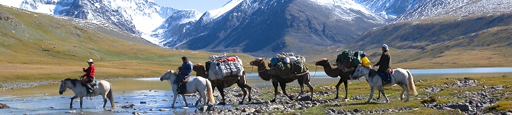 Karawane im Altai-Gebirge unterwegs zum Basislager des Mount Khuiten. Foto: Archiv Härter.
