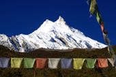 Nepal Trekking-Reise rund um den Manaslu. Manaslu aus dem Buri Gandaki. Foto: Christine Theodorovics.