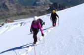 Basiskurs Bergsteigen. Angeseiltes Gehen auf dem Gletscher. Foto: Günther Härter.