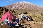 Trekking Mount Kenya und Kilimandscharo. Aufstieg über die Rongai-Route, mit Kibo. Foto: Archiv Härter.