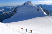 Montblanc mit Bergführer, Aufstieg vom Col de la Brenva zum Gipfel Montblanc. Foto: Günther Härter.