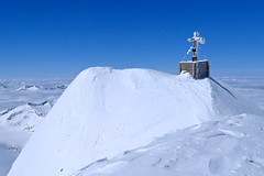 Gipfel mit Gipfelkreuz Großvenediger, 3667 m, Hohe Tauern. Foto: Günther Härter.